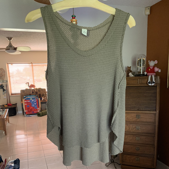 Paper Crane Tops - FREE PEOPLE LIKE Light Thermal Sleeveless Top LG.